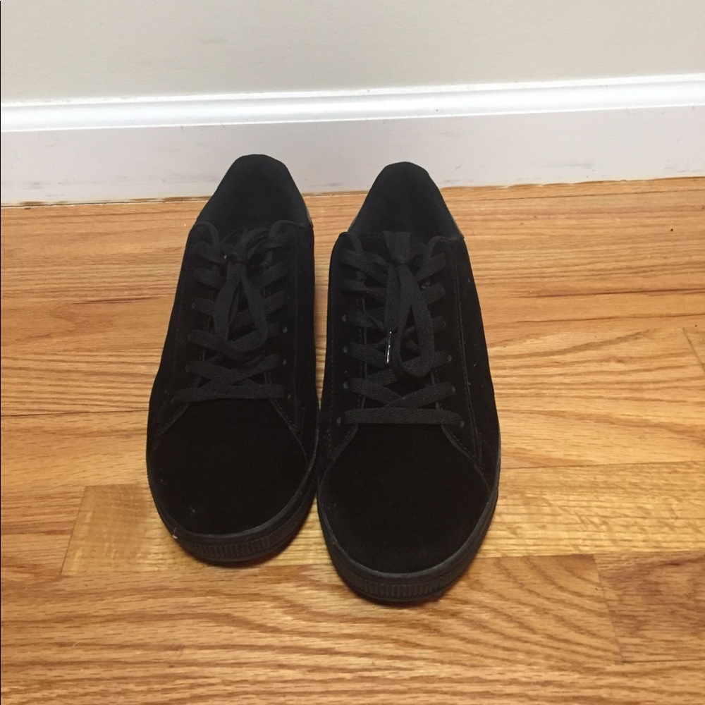 Black classic suede sneakers size 9 new unused